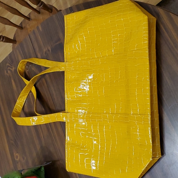 NWT DISNEY TOTE - Picture 2 of 5